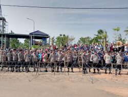 Ribuan Masyarakat Pendemo Tuntut Ketua Pondok Pesantren Al Zaytun Di Usut Dugaan Kasus PPA