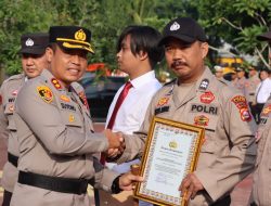 Kapolres Lebak Berikan Penghargaan Kepada Personil Yang Berprestasi