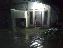 Banjir Setinggi 1 Meter Landa Kampung Bojongsempu Cilebut Barat Kabupaten Bogor Saat Jelang Buka Puasa 