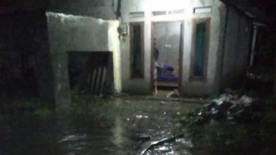 Banjir Setinggi 1 Meter Landa Kampung Bojongsempu Cilebut Barat Kabupaten Bogor Saat Jelang Buka Puasa 