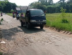 Walah… Lima tahun Warga Pengguna Jalan, Nikmati kan Infrastruktur Yang Rusak Parah