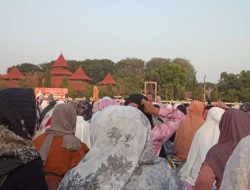 Ratusan Masyarakat Indramayu Turun Laksanakan Sholat Idul Adha 1455 H di Alun-alun Puspawangi