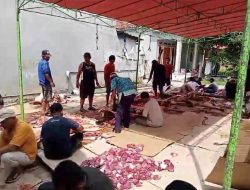 Masjid Jami Nurussalam Kp. Bojong Koneng Berbagi Daging Qurban Kepada Masyarakat Sekitar