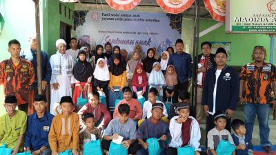 Bapak Dewan Iwan Setiawan S.sos Berbagi Kebahagiaan Dengan Anak-anak Panti Asuhan Madinah Assyafinah Cibitung.